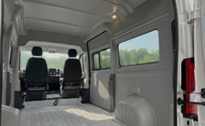Interno kit trasporto persone EasyFix per piattaforma X250 con rivestimento ABS su Ducato, Jumper, Boxer e Movano