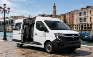Renault Master trasporto persone con kit BRBNI ABS Components EasyFix ambientato a Venezia 